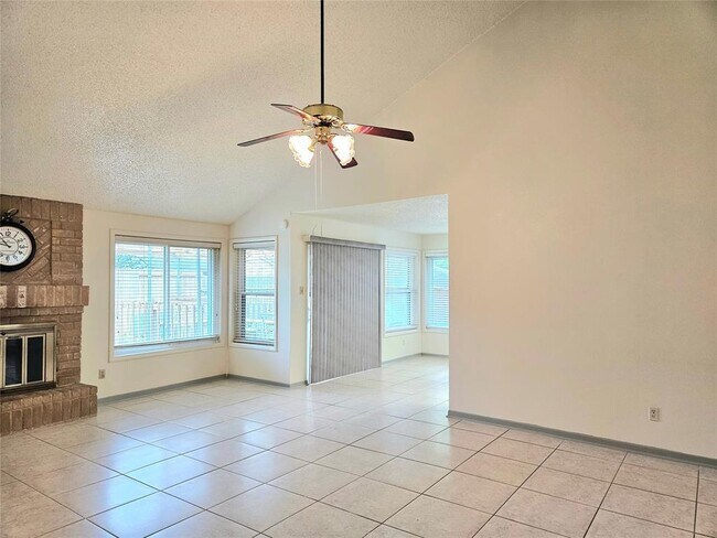 Foto del edificio - 2210 Brook View Ln