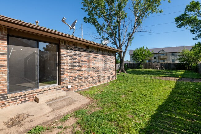 Building Photo - 6906 W O'Neil St