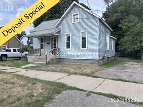 Building Photo - 1745 Lafayette Ave NE