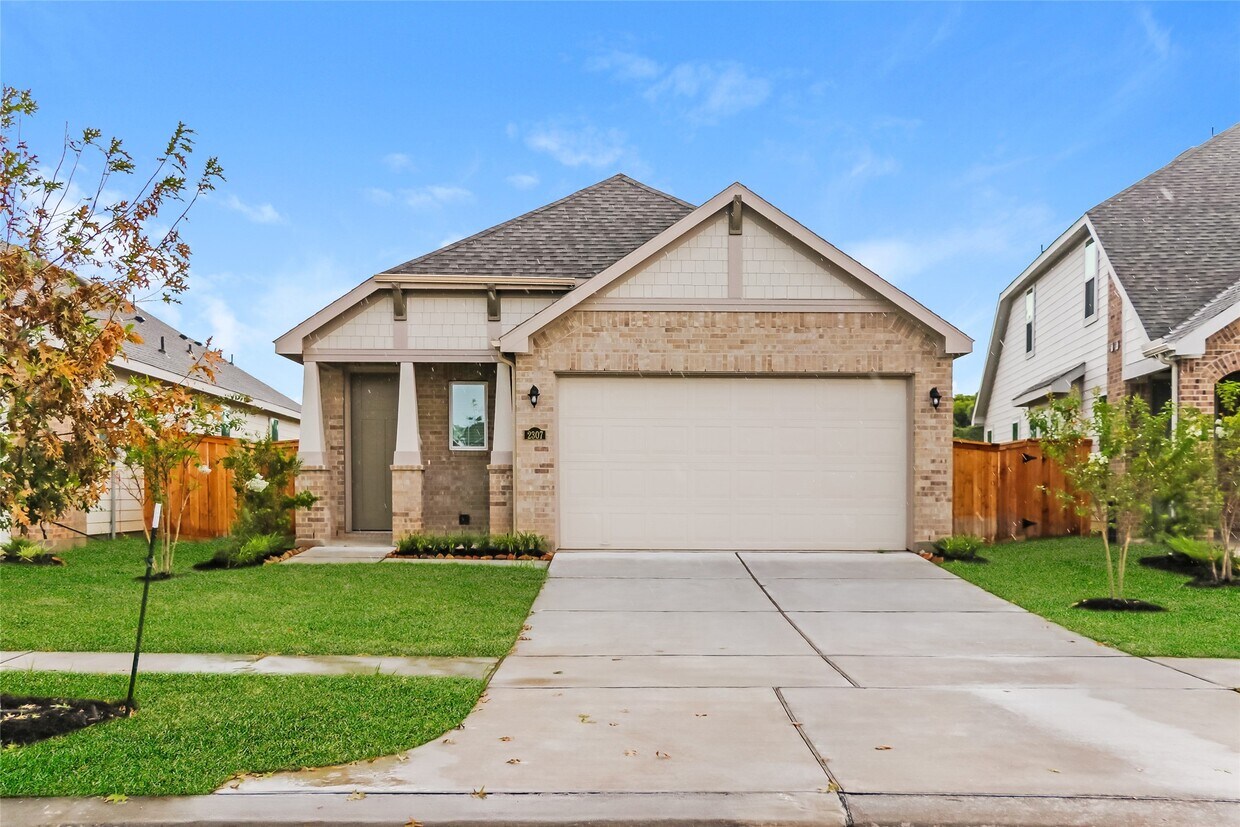 Foto principal - 2307 Foster Hl Rd