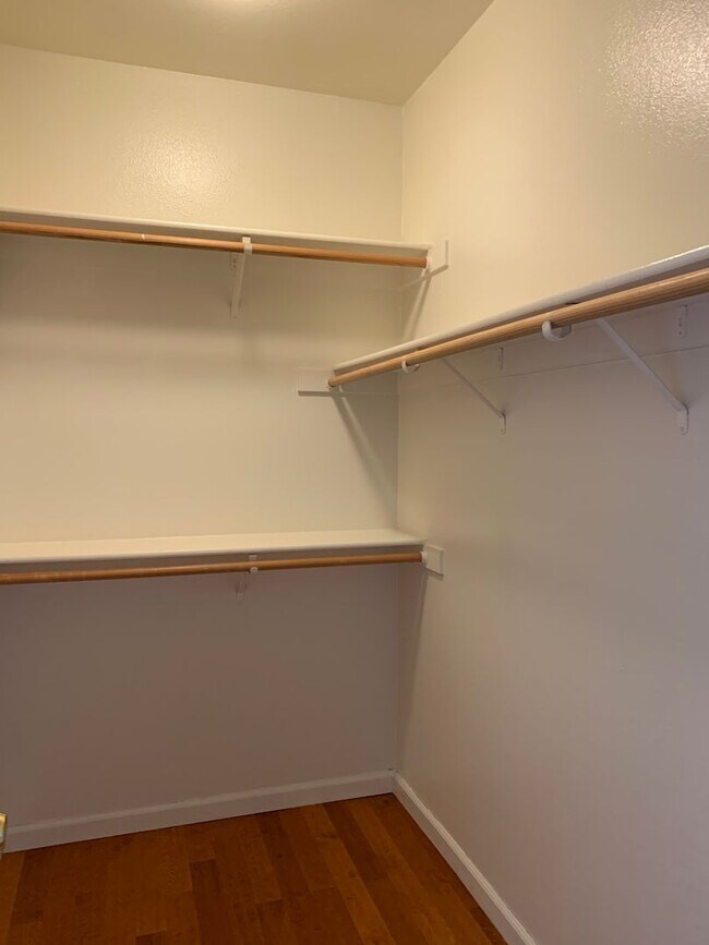 Foto del edificio - Light & Bright upstairs one bedroom Granny...