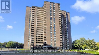 Building Photo - 1535 Lakeshore Rd E