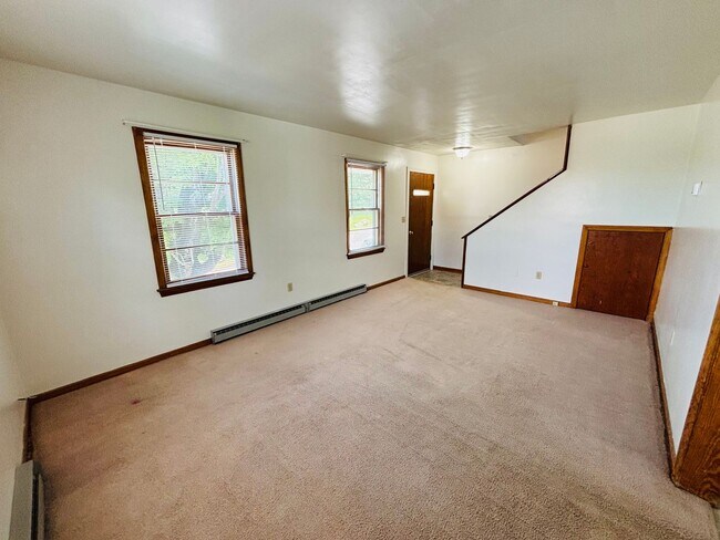 Building Photo - 515 Quesenberry St
