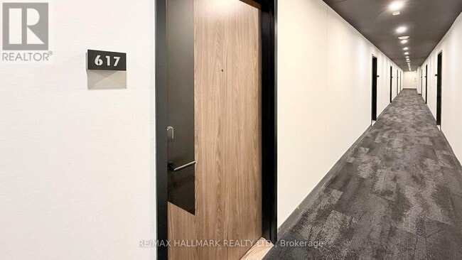 Building Photo - 1037 The Queensway