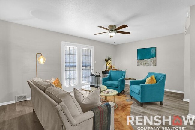 Building Photo - Rhodes Townhomes - RENT FREE FEBRUARY with...