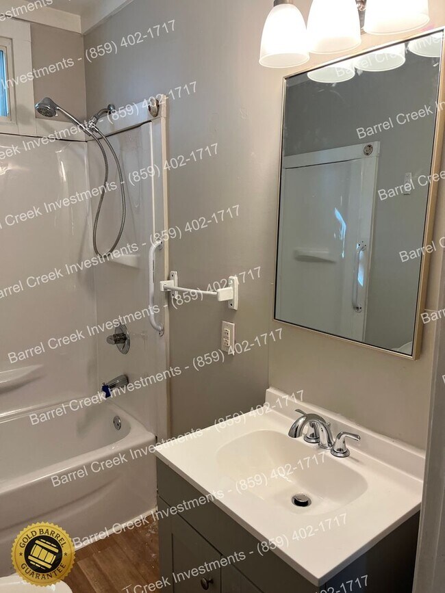 Foto del edificio - 2-Bed 1-Bath House