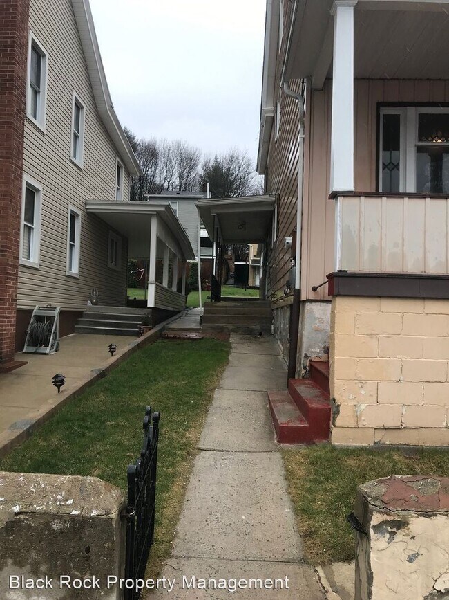 Building Photo - 4 br, 1.5 bath House - 126 E High Street
