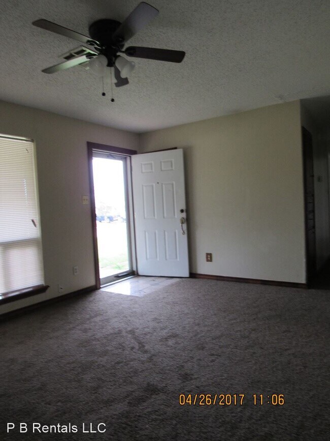 Building Photo - 3 br, 1 bath House - 4618 SW I Avenue