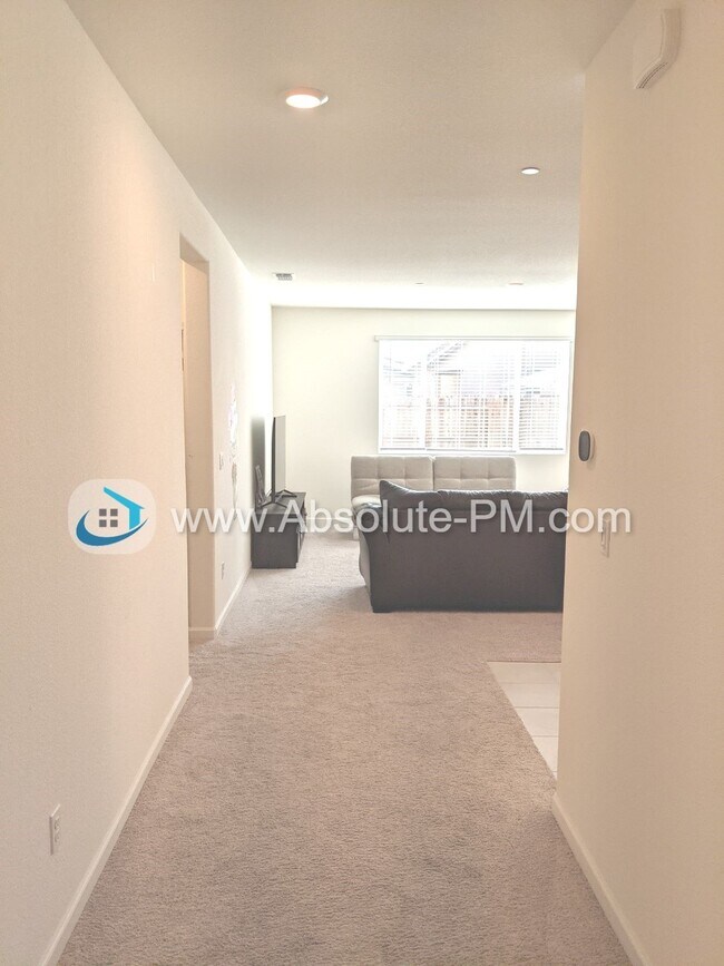 Foto del edificio - Amazing 3 Bed 2 Bath Brand New Solar Home ...