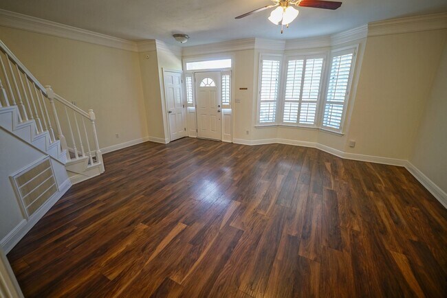 Foto del edificio - Spacious 2/2.5 Townhome!