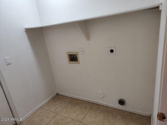 Foto del edificio - 1393 W Diamond Ave