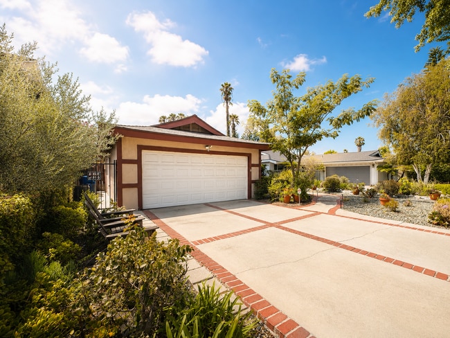 Building Photo - Rare Sherman Oaks Lease | 4beds + 3baths + Large Office in a tree lined street with a large yard,...