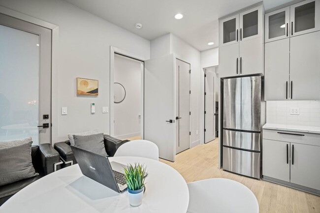 Building Photo - Modern living near Old Mill! Beautiful unf...
