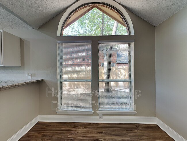 Foto del edificio - 12512 Summer Hill Dr