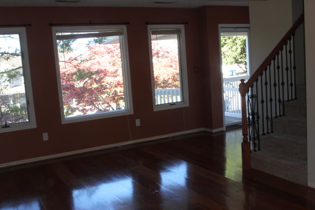 Sala de estar con vista al frente - 530 Kamran Dr