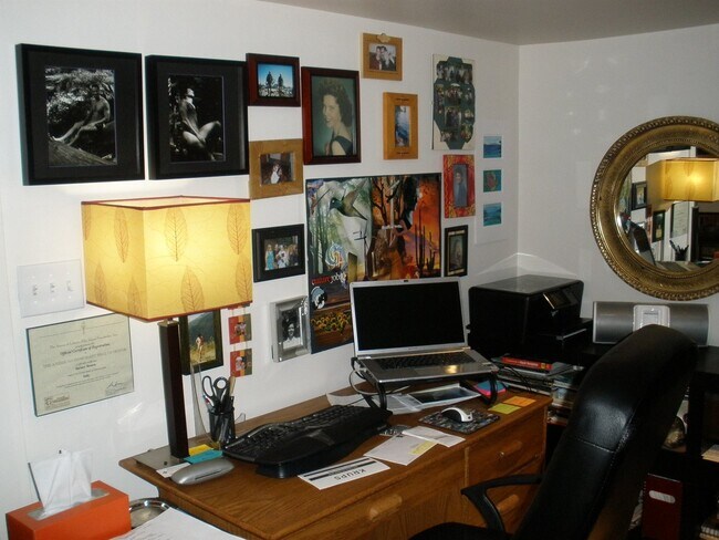 Foto del edificio - Cozy Studio Apartment with ALL Utilities I...