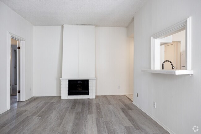 CHIMENEA/SALA DE ESTAR - 1380 Midvale Ave. "The Mini Mission"