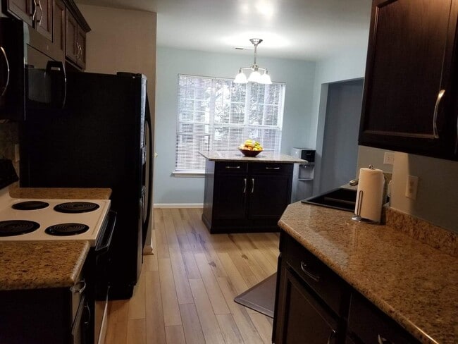 Building Photo - Wonderful 3 Bedroom 2 Bath Home with Garage in Quiet Williamsburg Community