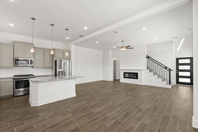 Foto del edificio - Park Hill Court, Stafford, TX 77477 - 3 BR 2.5 BA single-family home