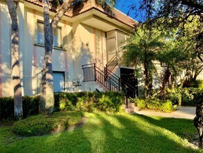 Building Photo - 417 Lakeview Dr