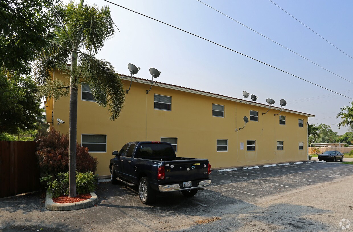 Foto del edificio - 811 NE 14th Pl