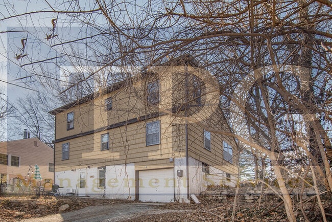 Building Photo - 3407 NE Monterey Ave