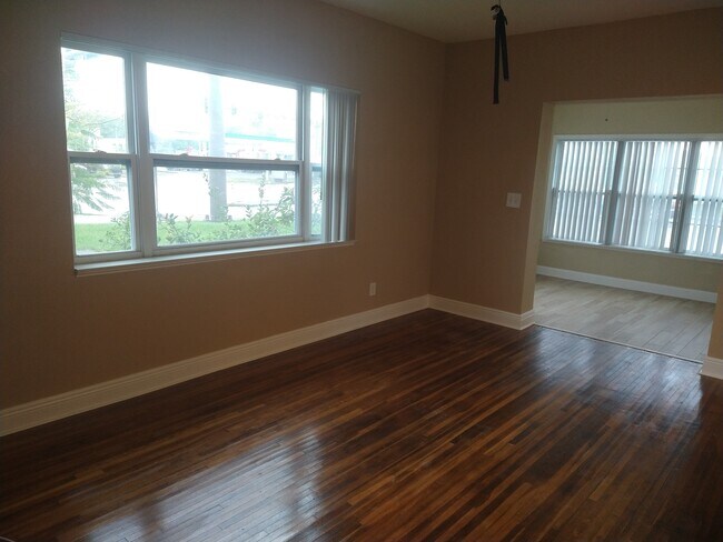Foto del edificio - 3933 1st St NE