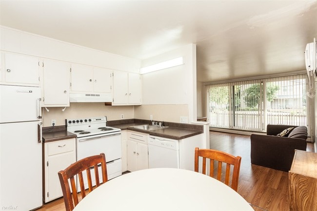 Building Photo - 2 br, 1 bath Apartment - 910 Packard St