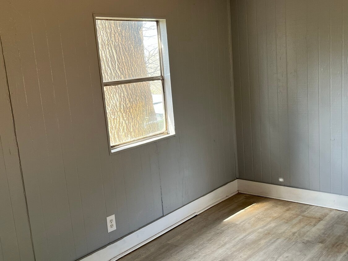 Building Photo - 6696 Skyview Dr SE