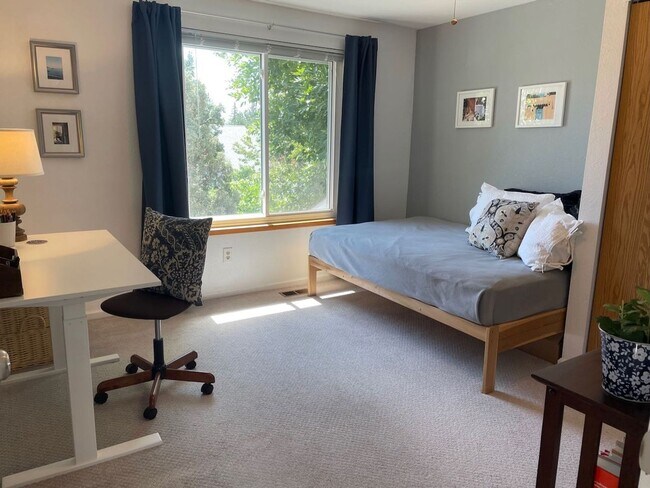 Foto del edificio - Charming 3b/2.5b Townhome In Louisville