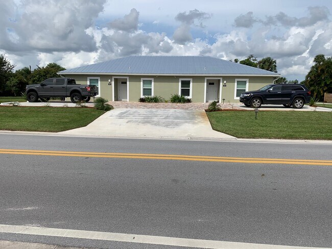 Foto del edificio - 926 NW Spruce Ridge Dr