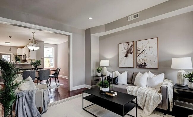 Building Photo - 2817 Pelham Ave