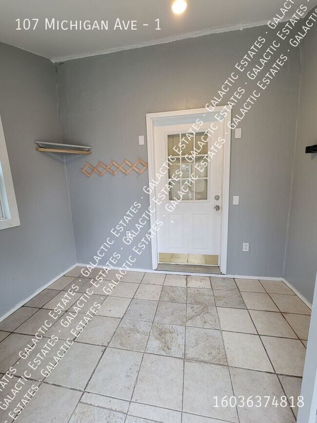 Foto del edificio - East side 1st floor single family feel apa...