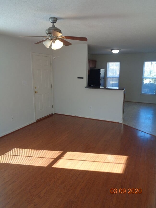 Building Photo - 2 Bedroom Condo in Williamsburg for Rent
