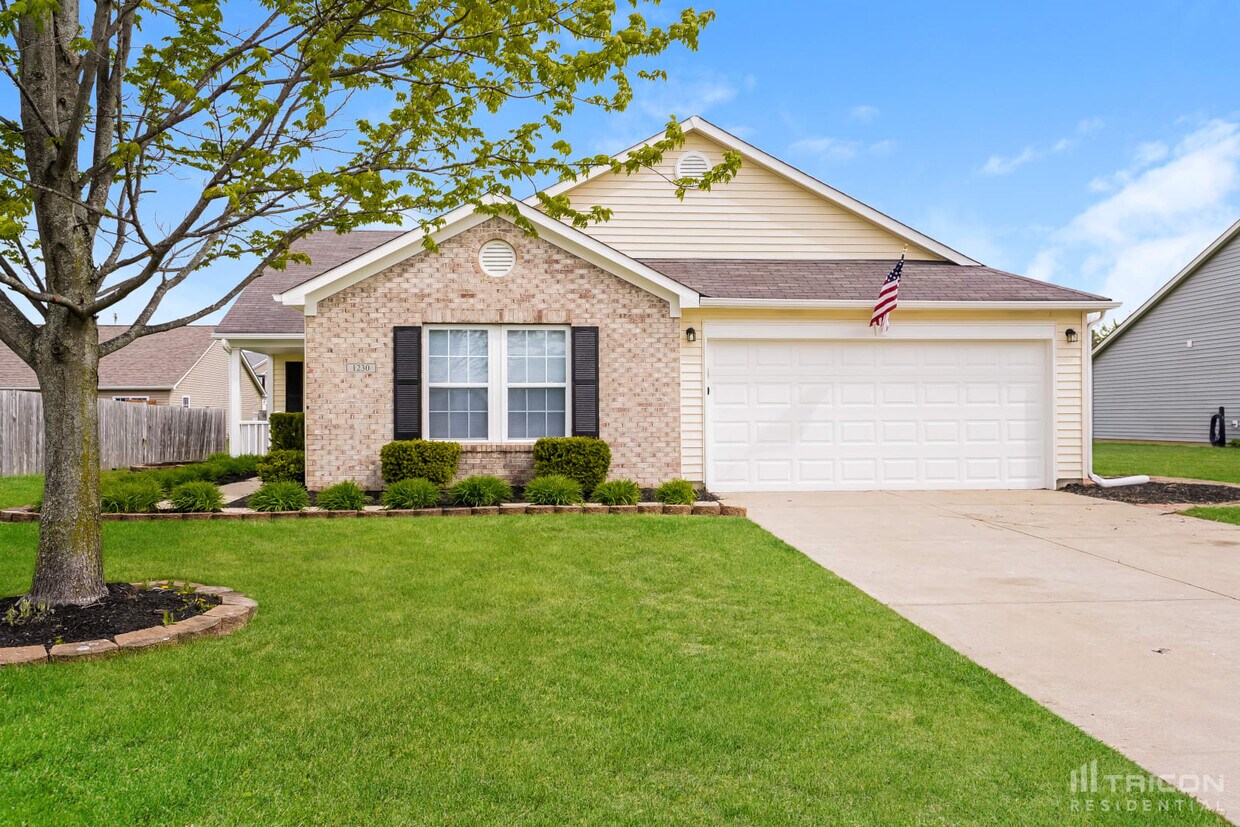 Foto principal - 1230 Redwood Dr