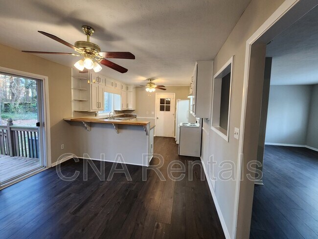 Building Photo - 3146 Vandiver Dr