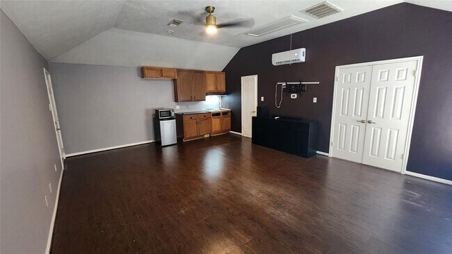 Building Photo - 5015 Orange Tree Dr