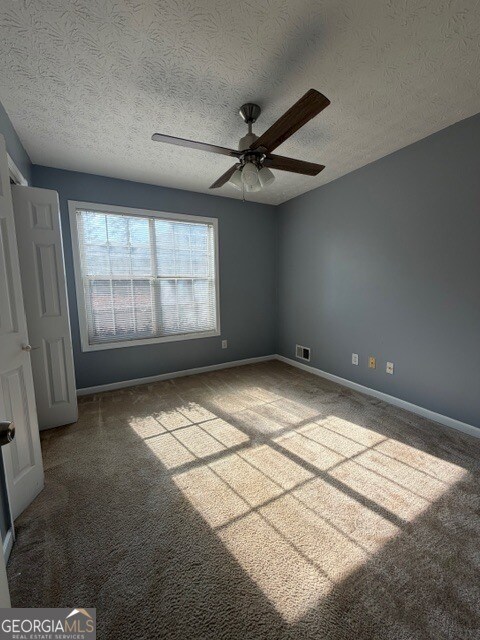 Foto del edificio - 190 Oakwood Cir