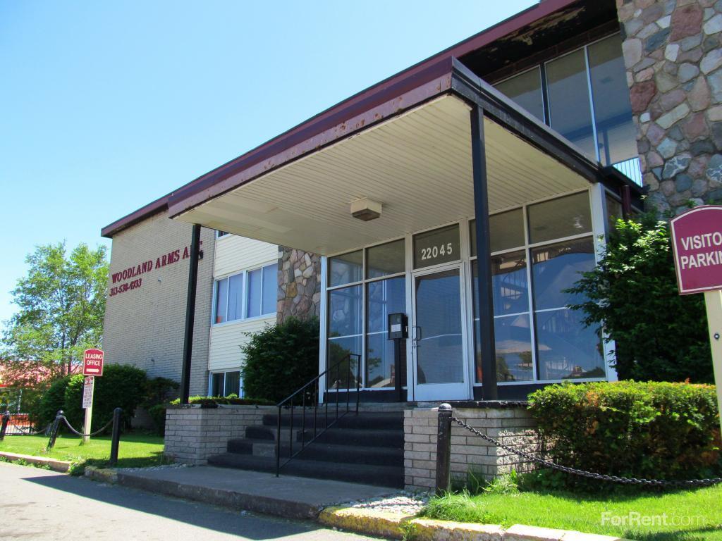 Foto principal - 22045 W 8 Mile Rd