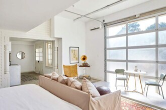 Building Photo - 2317 N Rampart St