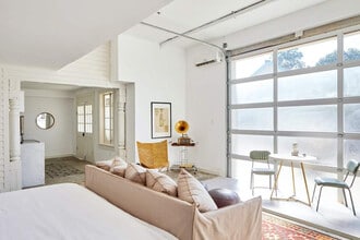 Building Photo - 2317 N Rampart St