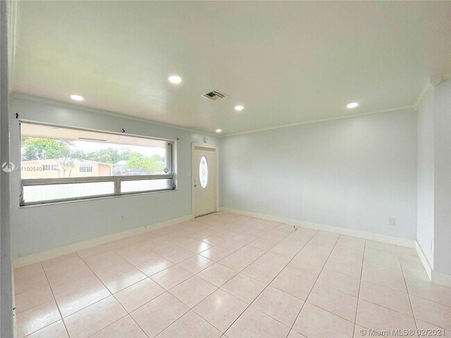 Foto del edificio - 6121 SW 21st St
