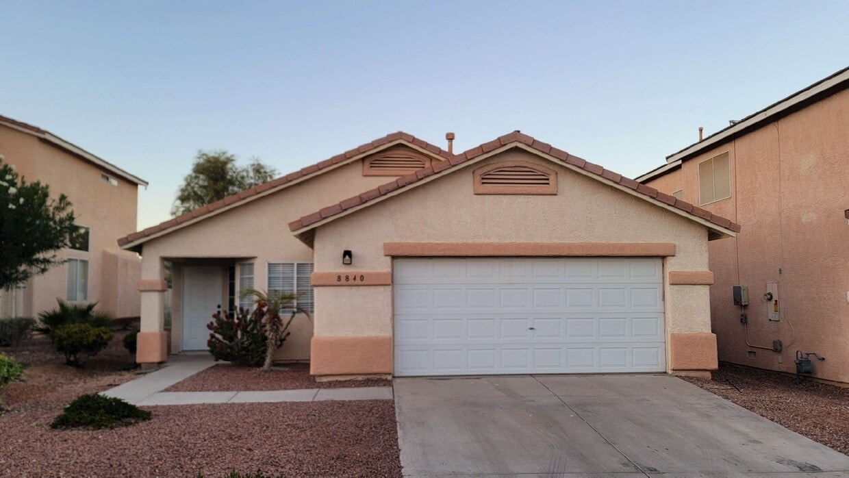 Primary Photo - 8840 Spinning Wheel Ave