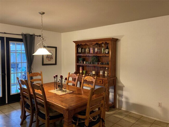 Building Photo - 204 Equestrian Dr