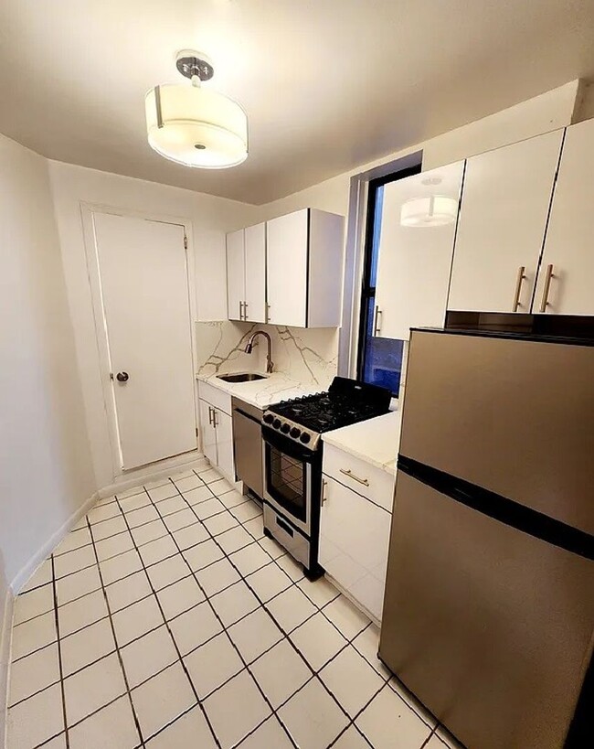 Building Photo - Newly Renovated 1Bed 1Bath
