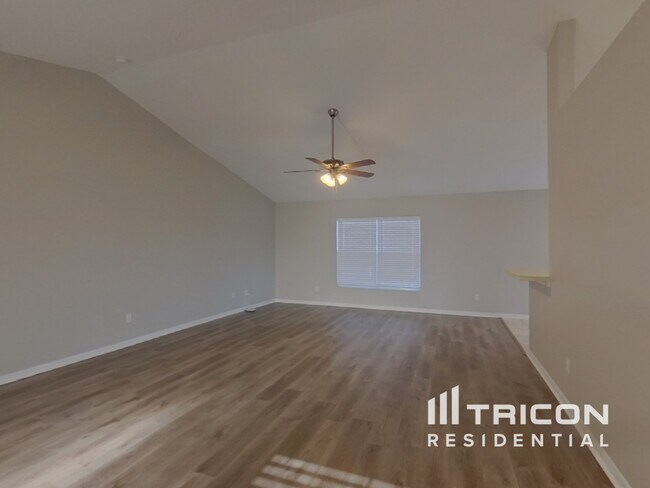 Building Photo - 807 Shore Breeze Way