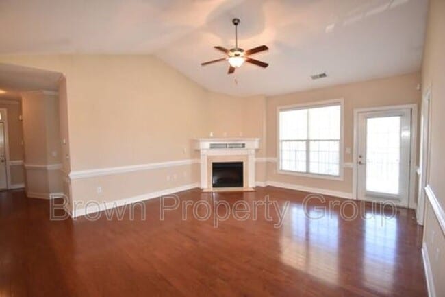 Foto del edificio - 1912 Harcourt Cir