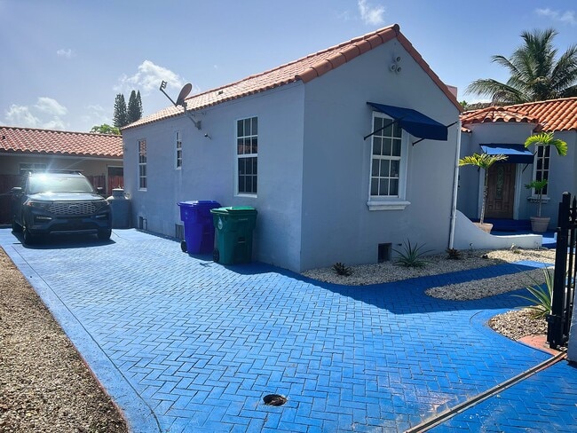 Building Photo - 2100 SW 14th Ave