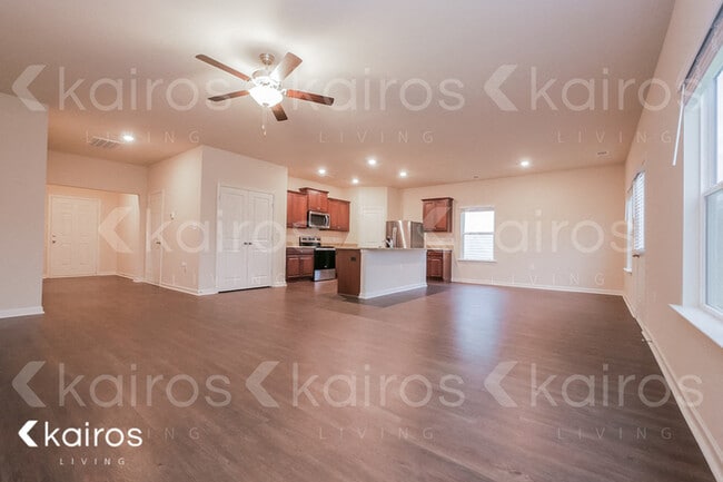 Building Photo - 1037 Pilgrim Ln
