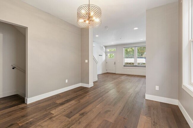 Foto del edificio - 126 SW Grover St